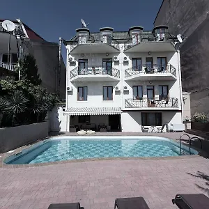 https://hotel-rich.alltbilisihotels.com